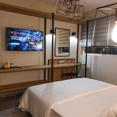 Hermes Rooms & Suites מלון דירות