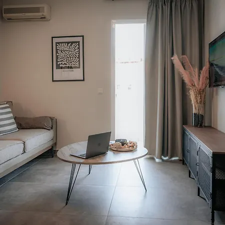 Hermes Rooms & Suites